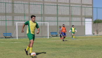Dênis Cavalcante participa de jogo inaugural no Sesc Praia